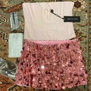 Sabrina Carpenter Costume